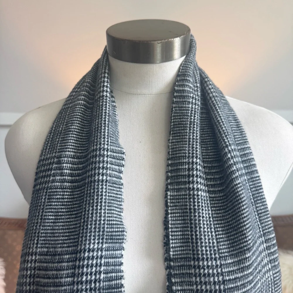 Geoffrey Beene Black and White Plaid Houndstooth Scarf with Fringe, Unisex